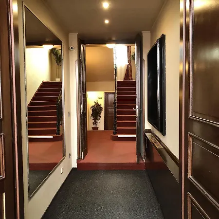 Light Lägenhetshotell 4*