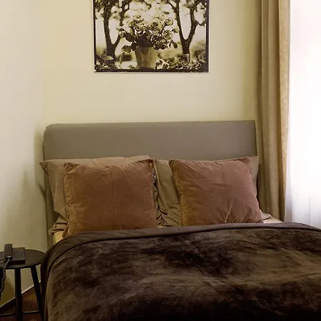 Light Apartmanhotel 4*